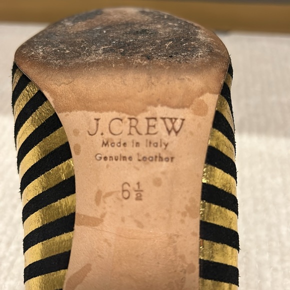 J. Crew Black and Gold Stripe Leather Pump
Size 6.5 - Picture 5 of 7